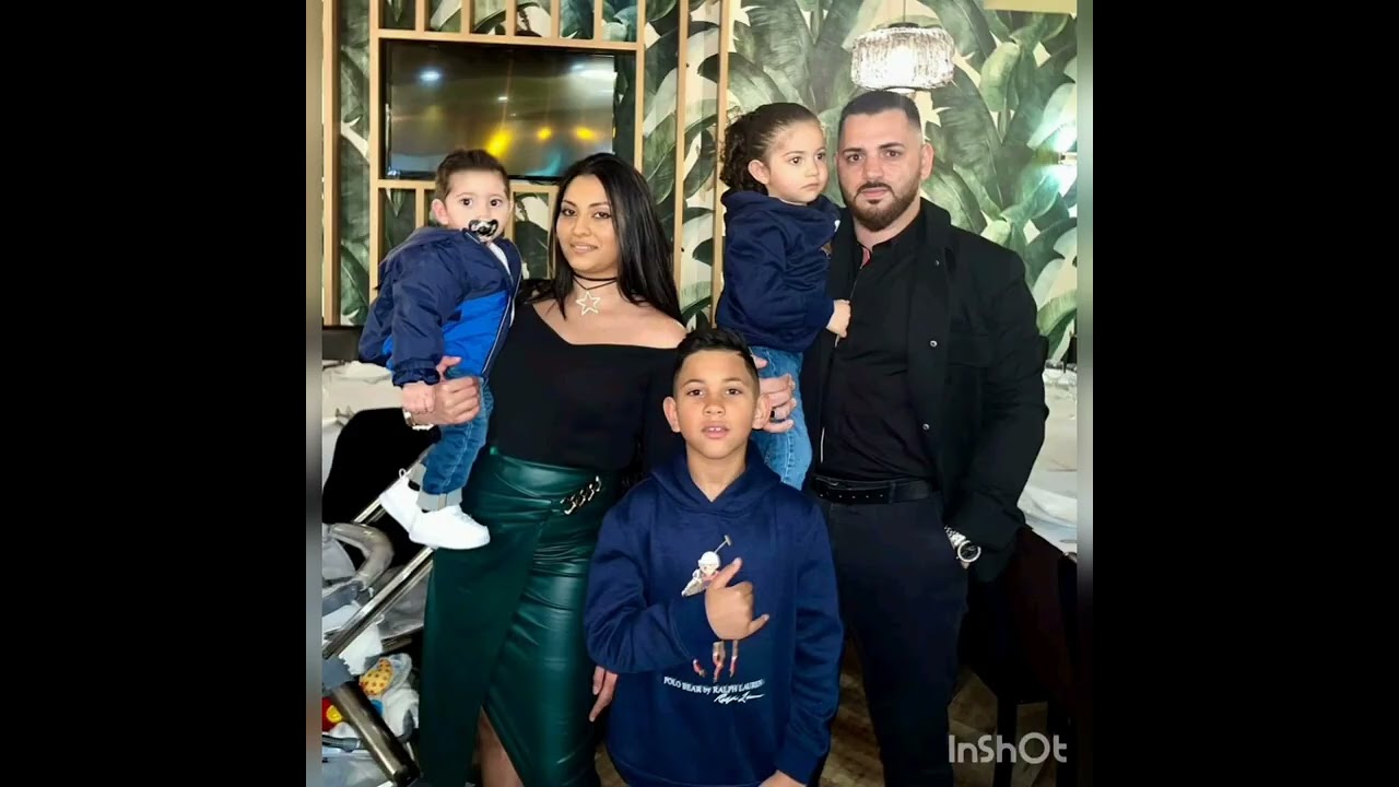 Carlos Paulo e Rafaela. CD das Galinheiras.         Tema: vou segurar na tua mão e vou subir ao céu.