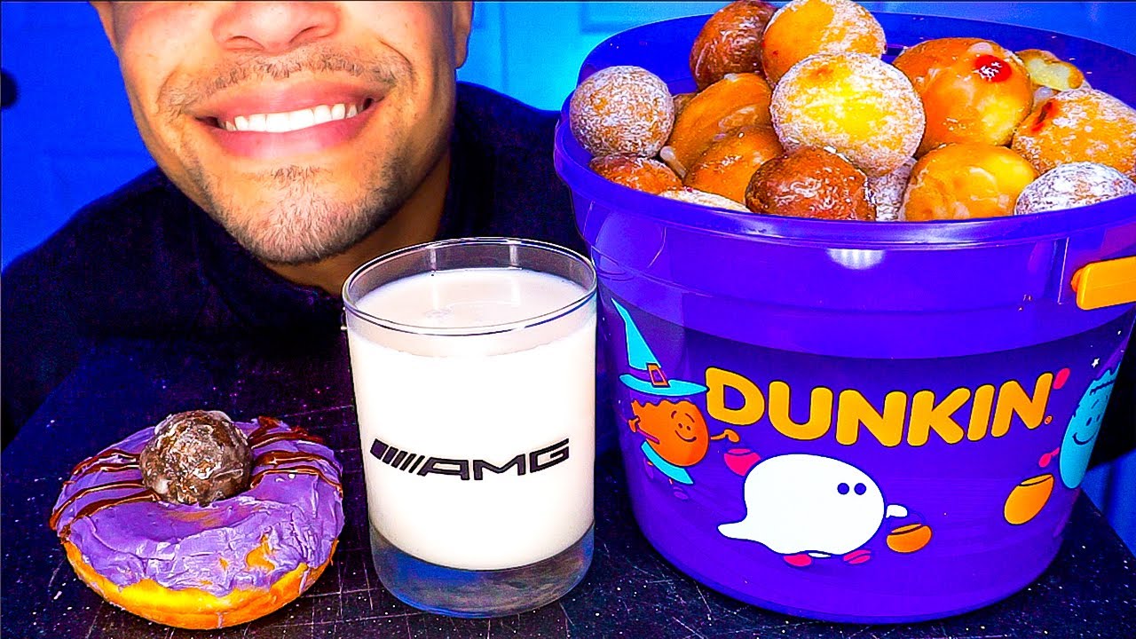 DUNKIN DONUTS HALLOWEEN MUNCHKIN BUCKET 50 COUNT WITH MILK SPIDER DONUT EATING MOUTH SOUNDS ASMR