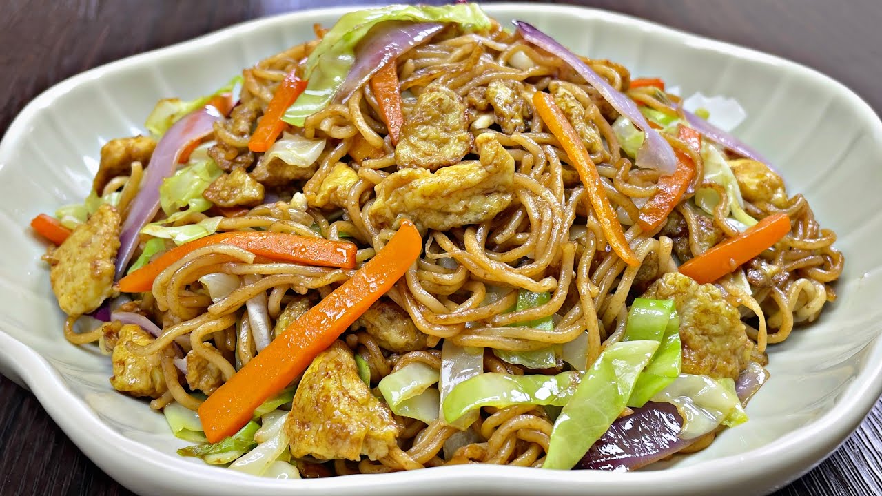 10 Minutes Vegetable Egg Chow Mein Is Wayyy Better Than Takeout!