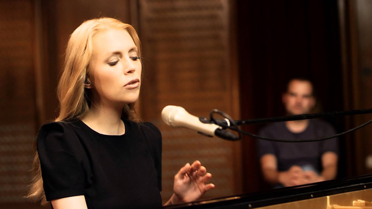 Alexa Feser - Dezemberkind (Akustik Piano Clip)