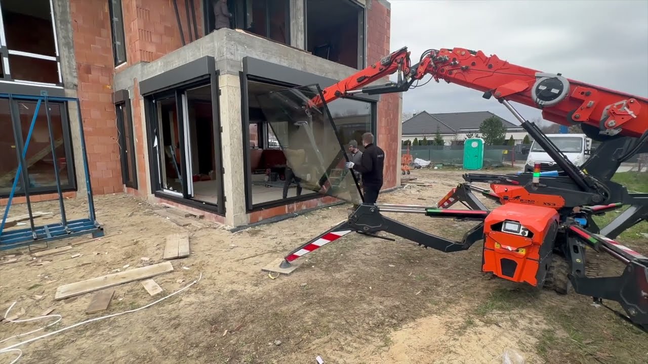 Prestiżowa posiadłość z imponującymi przeszkleniami i funkcjonalnymi | Realizacje | Feneste