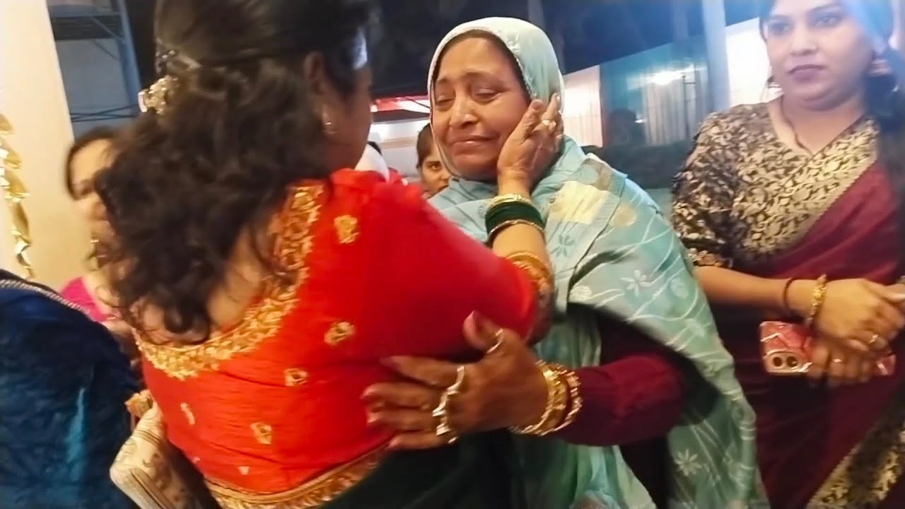 इतने साल बाद मिली दो बहाने मिलकर हो गई इमोशनल शादी में#@ChaviiOfficial 