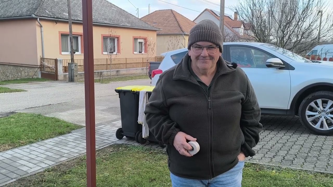 Ernővel 1/3 ismerkedés a lugassal,Duboszki a ház előtt 🍇