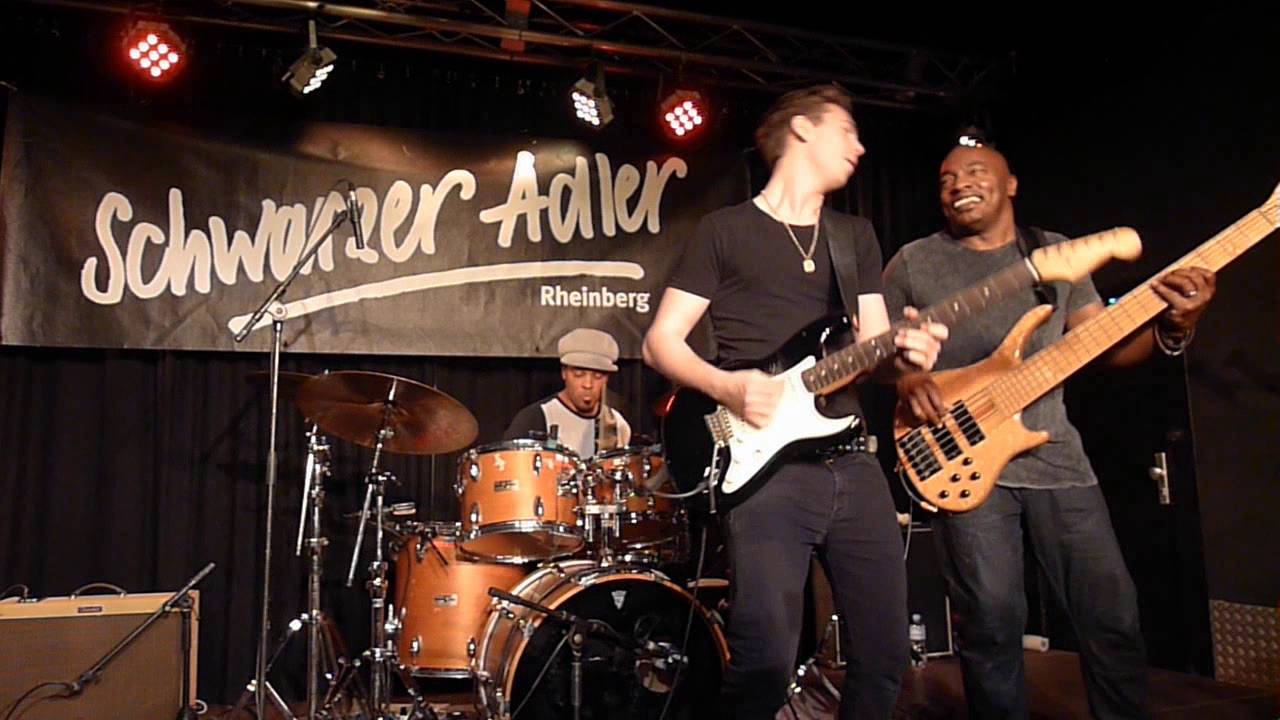 Laurence Jones - All Along The Watchtower (Hendrix Cover) @ Schwarzer Adler - Rheinberg - 2015.11.08