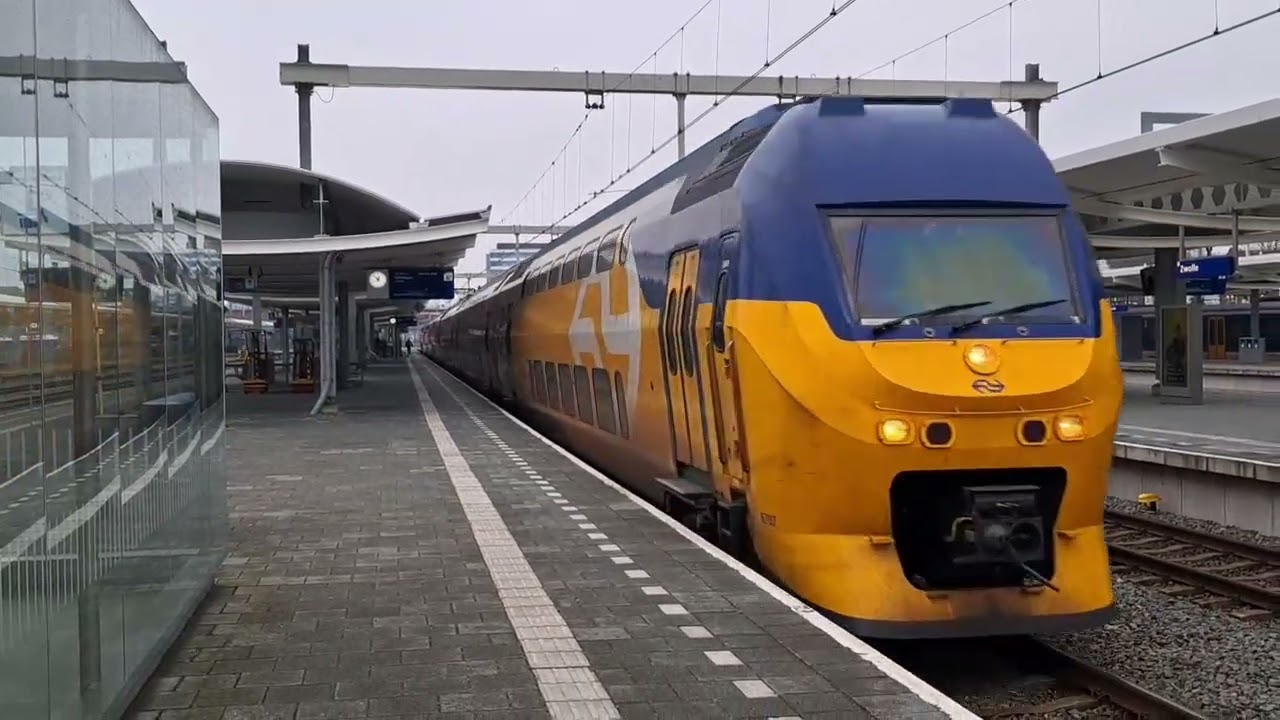 VIRMm 8707 vertrekt met lichtgroetje van station Zwolle | 28 januari 2026
