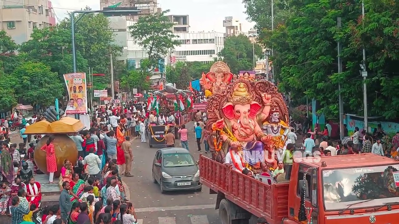 Hyderabad Ganesh Nimarjan Celebrations part 3 at Tankbund 2025 | Exclusive visuals | Vinnuvlogs 