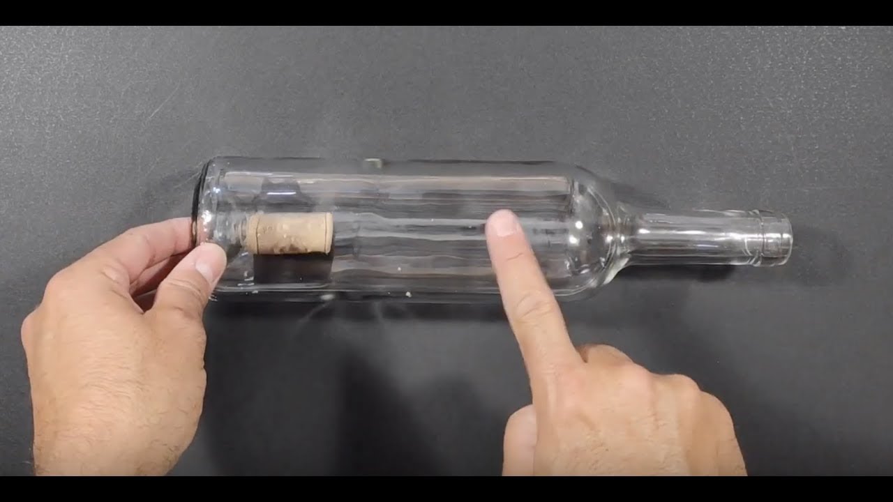 Como sacar un corcho de una botella de cristal.