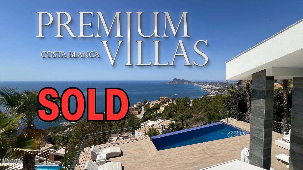 Strong price reduction to 2490.000€`. Modern villa with stunning sea views in Altea Hills in Spain.
