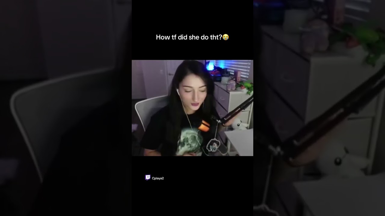Popcorn reading scares me #twitch #twitchstreamer #cosplaygirl #streamer