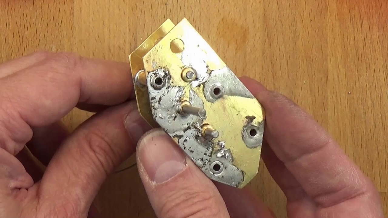 Making the smallest nitro chainsaw