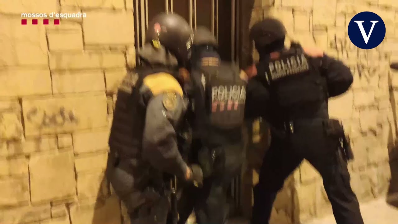 Mossos detienen a tres hombres por el atraco en un banco de Badalona