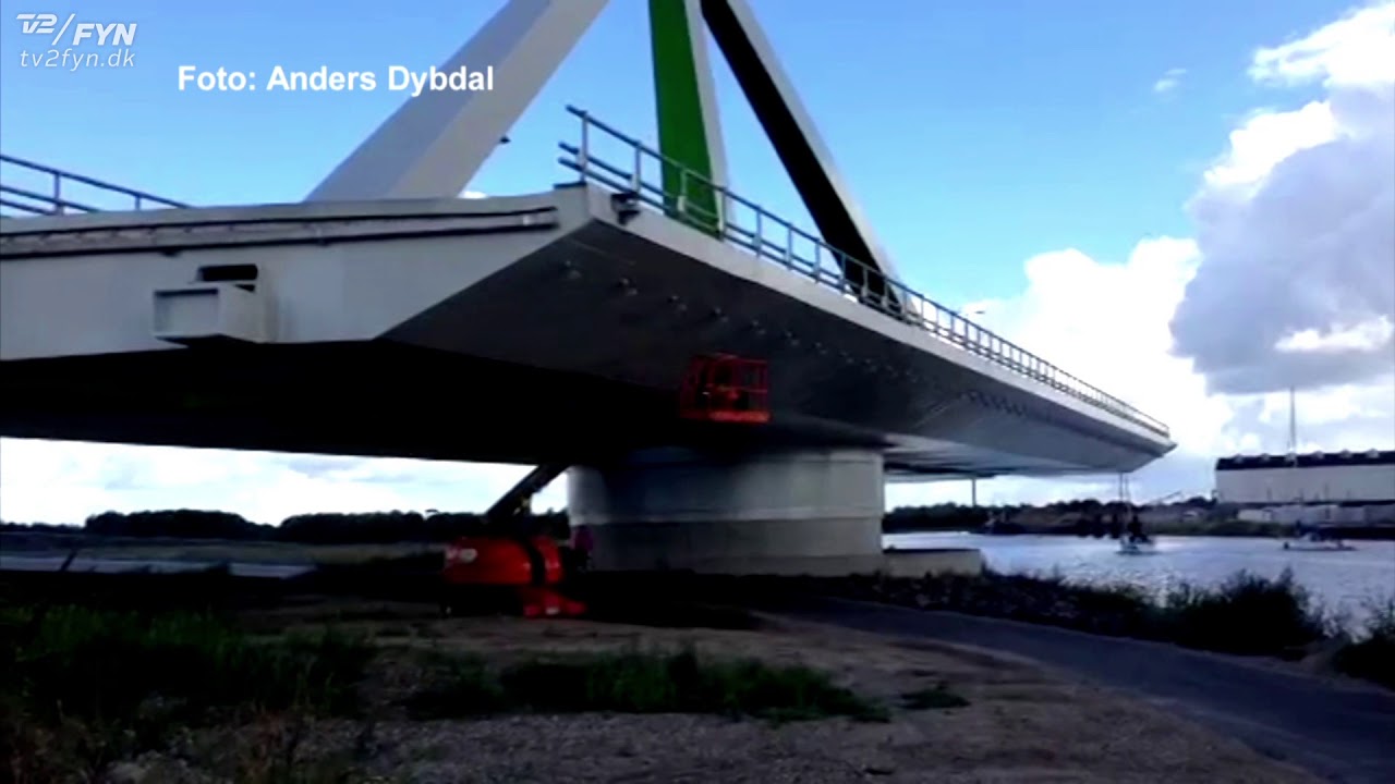 Odins Bro rammer kran