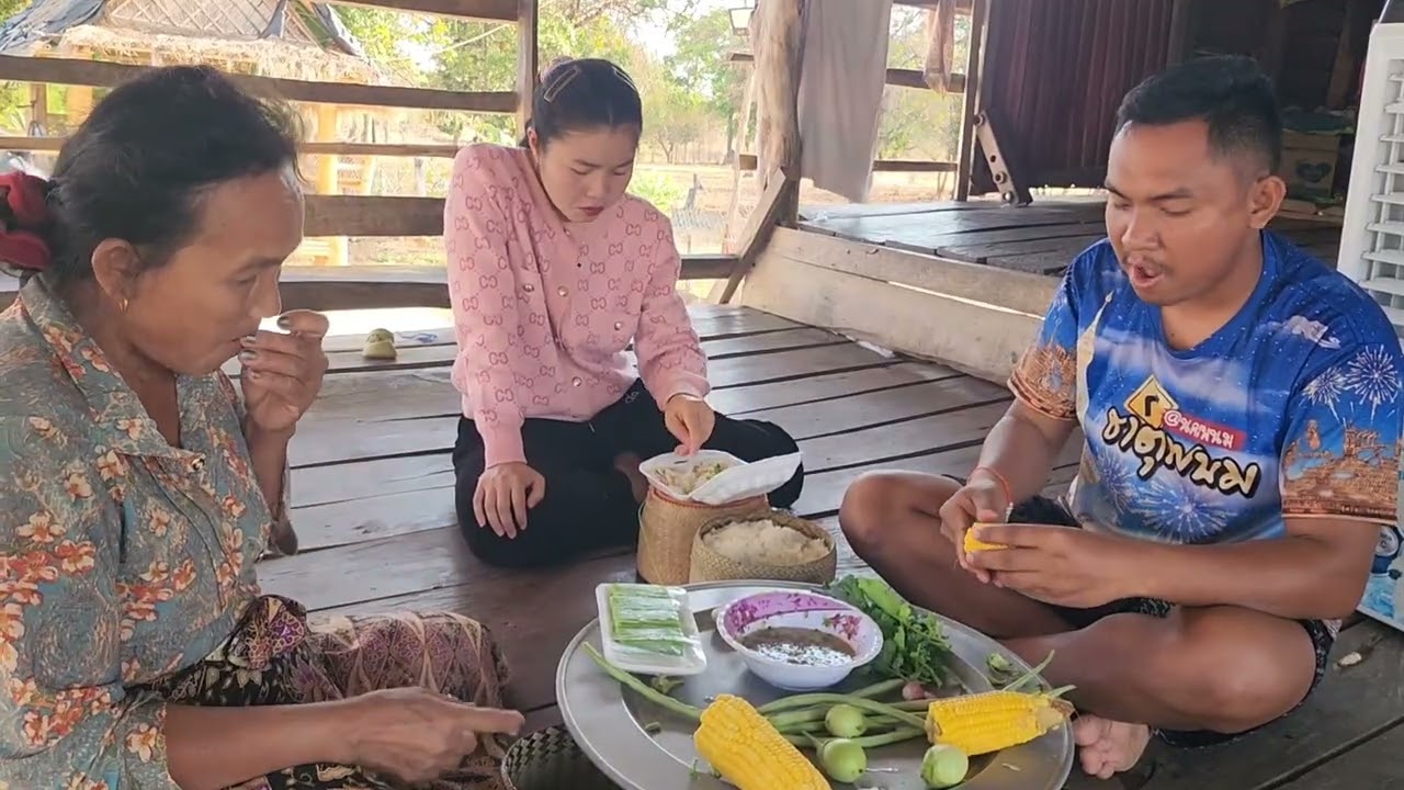 ตลาดพุ่มพวงมา​ขายถึงเถียงนากินข้าวเช้าเมนูป่นปลา​กินกับผัก​แซ่บๆ