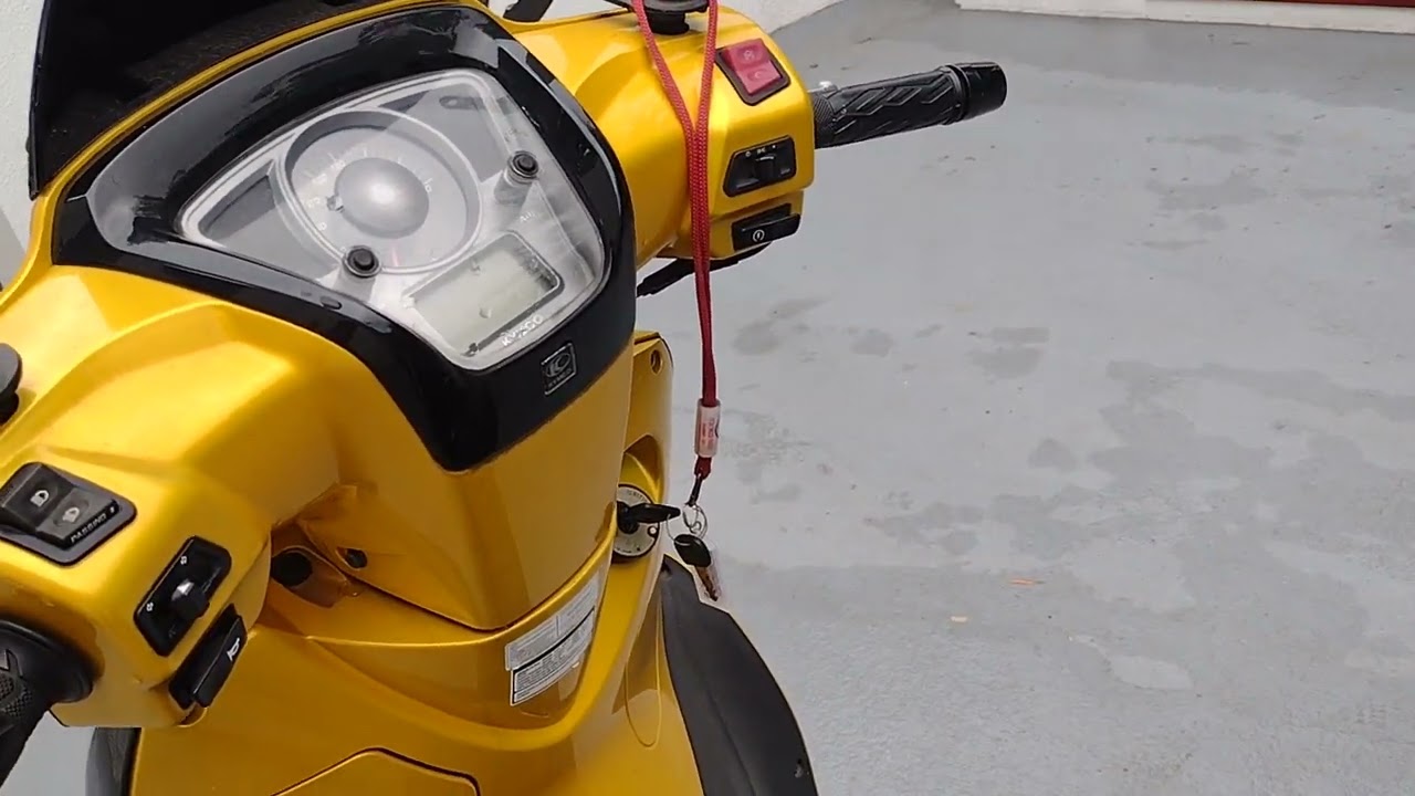 Kimko People 300  após 3 anos  de uso .    Opinião sobre uso da bolha  GIVI    (original).