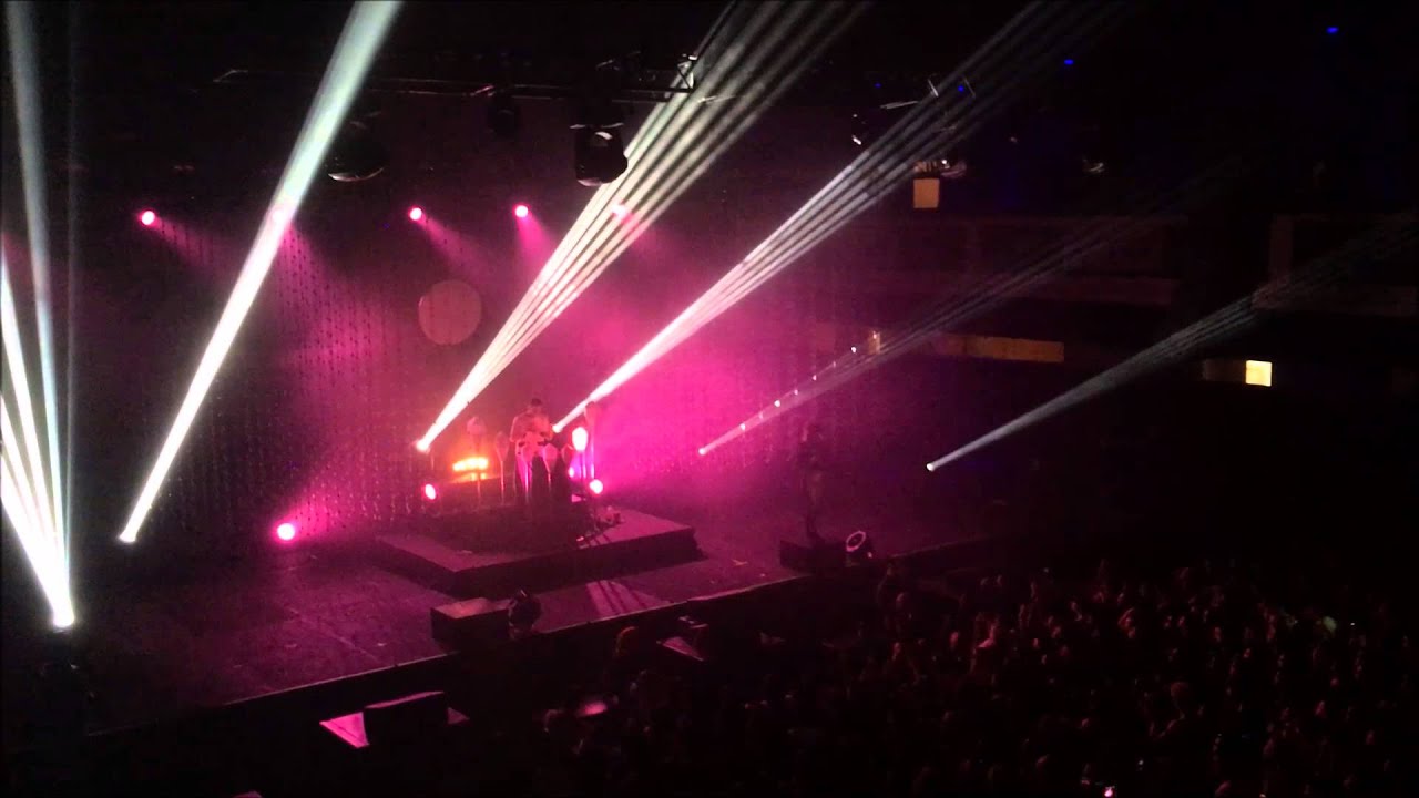 Purity Ring - Live at The Shrine Expo Hall 12/5/2015