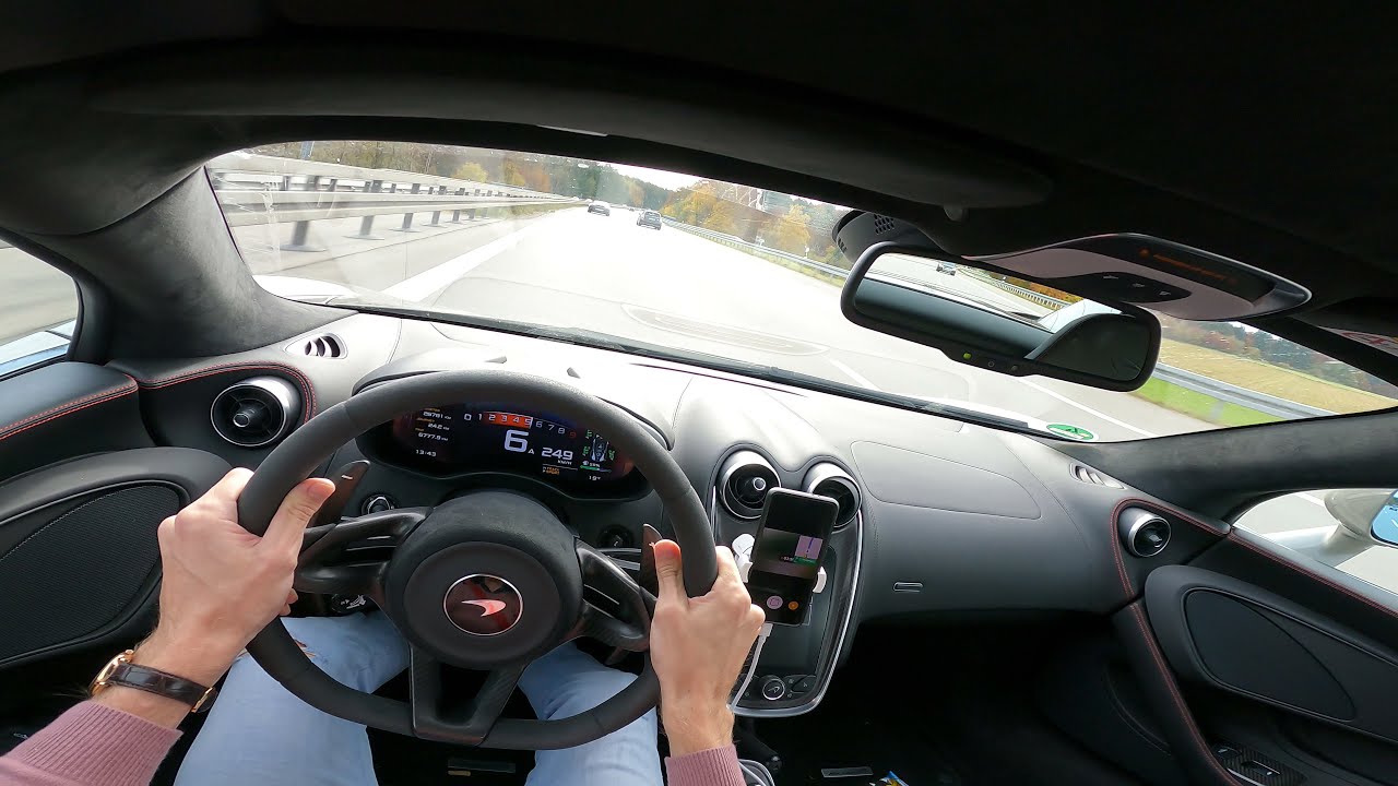 Autobahn race: McLaren 570s vs Aston Martin Vantage