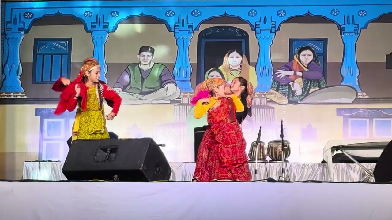 Beautiful Garhwali meshup dance at Garh kauthig 