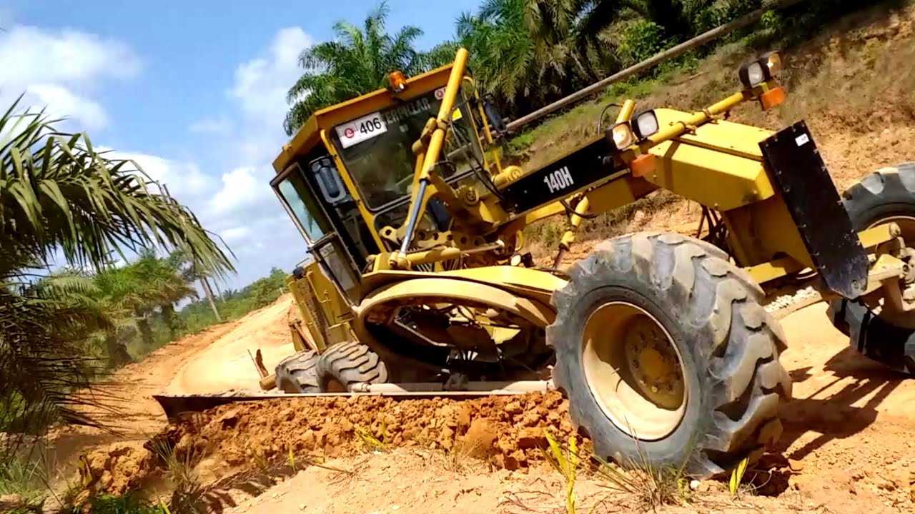 MOTOR GRADER 140-H SLOPING TEBING