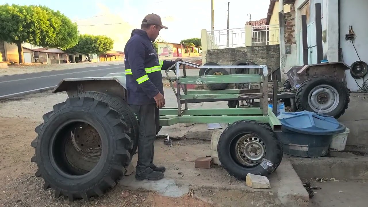 Trator caseiro na reforma. Com motor de moto 