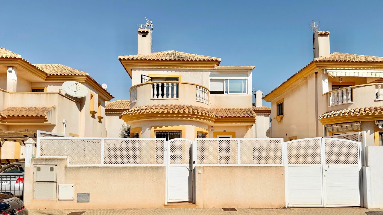 Chalet independiente en venta. Se vende casa con jardín en el Algar, Cartagena