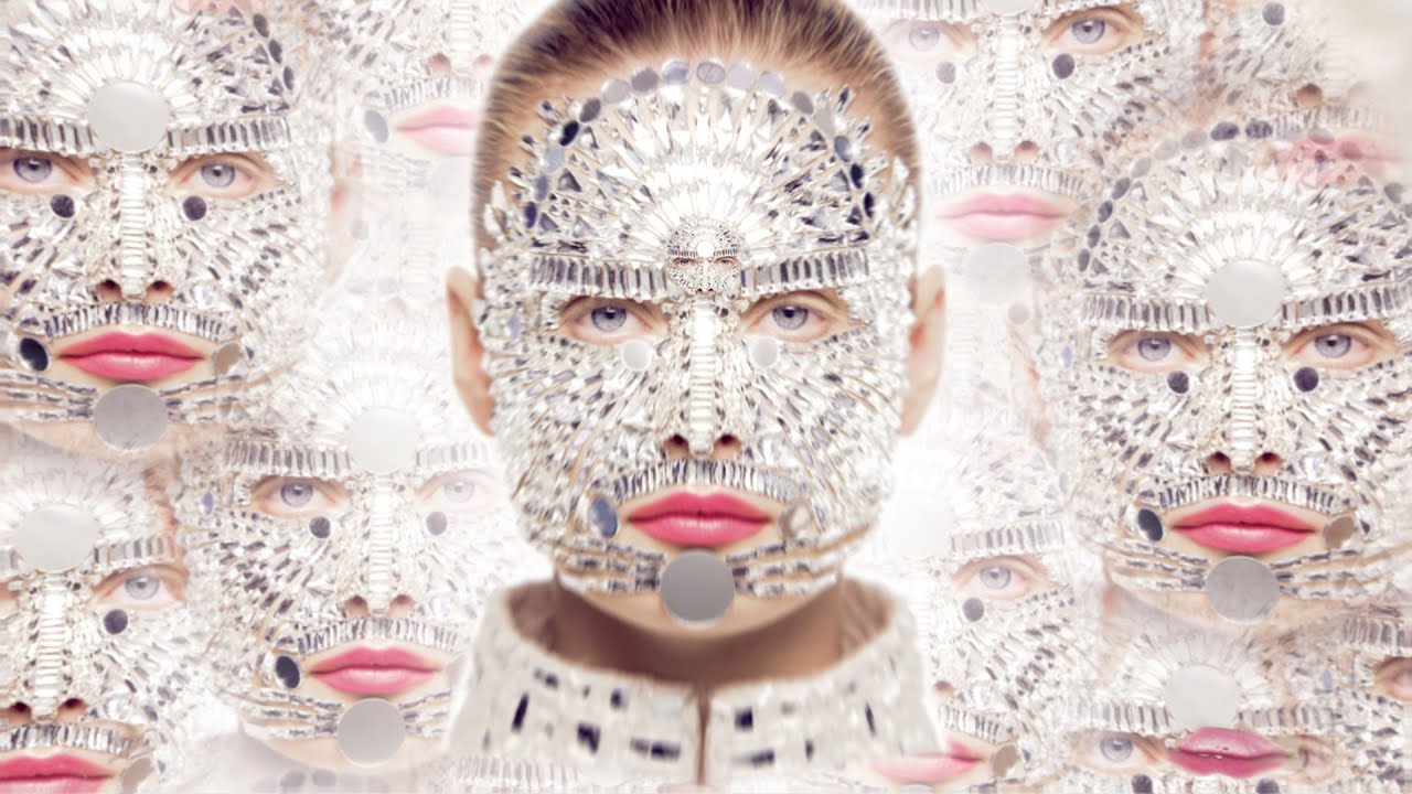 Mirror, Mirror – CHANEL Makeup