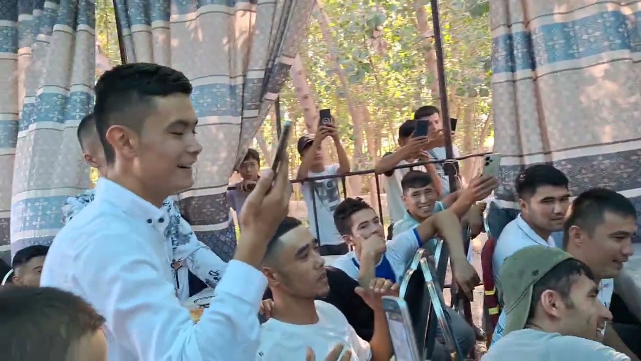 Zuxriddin Sado papuri xali bunaqasi bulmagan muxlislar davrasida