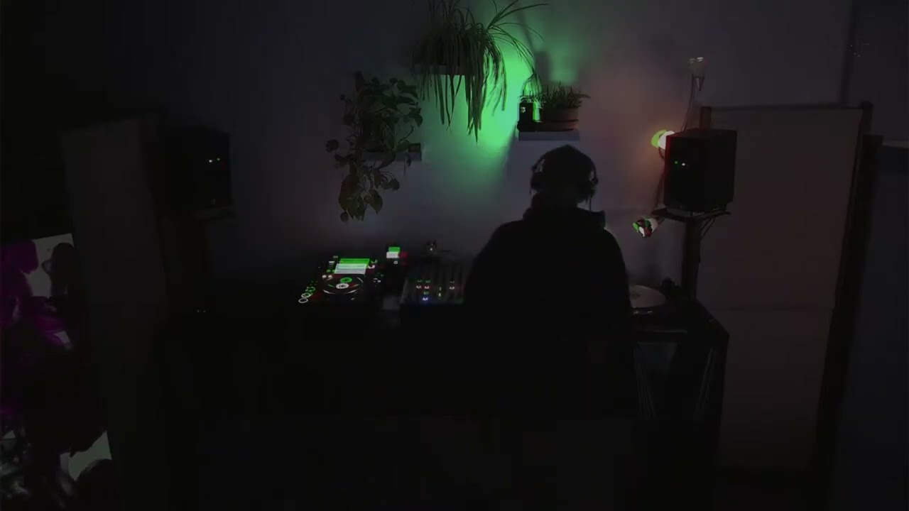 Minimal NY music vibe