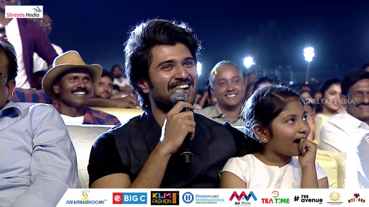 Suma Making Fun With Devi Sri Prasad and Vijay Deverakonds At #Maharshi Pre Release Event
