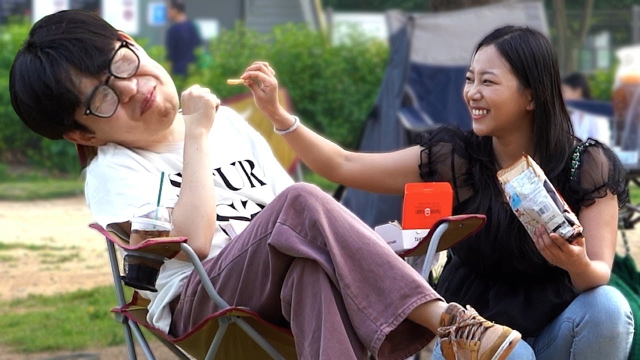 Что если первая женщина, которую я вижу, кормит вас сладостями?