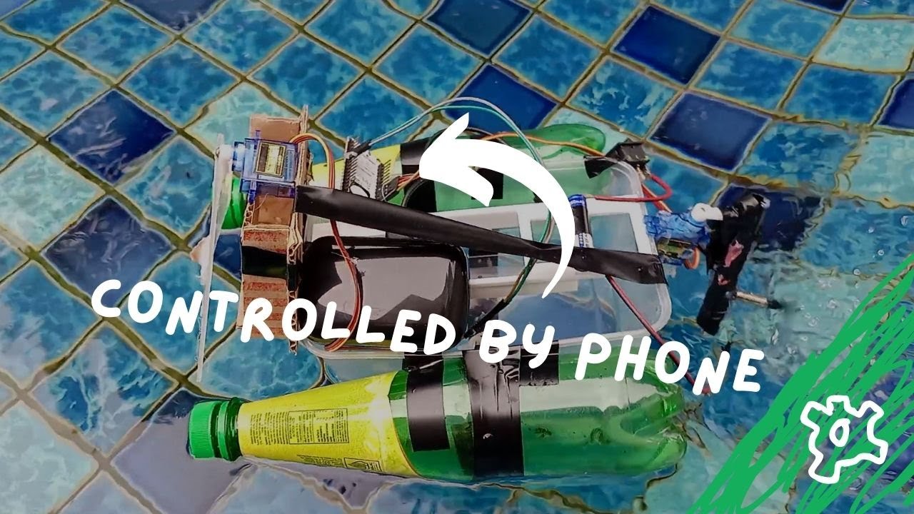 I created a ESP32 boat CONTROLLED by phone for Christmas