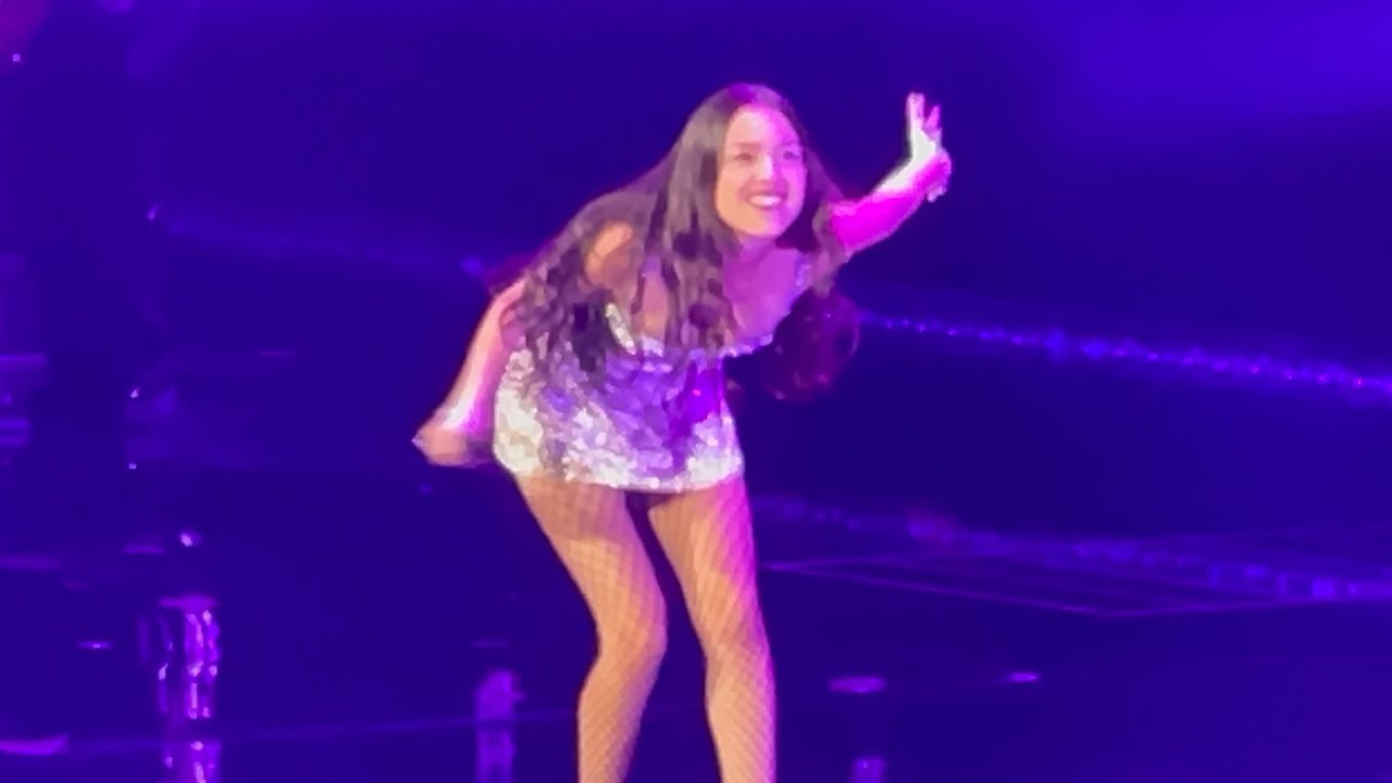 Olivia Rodrigo “Bad Idea Right” (Guts World Tour Live from St. Louis MO 03-12-2024)