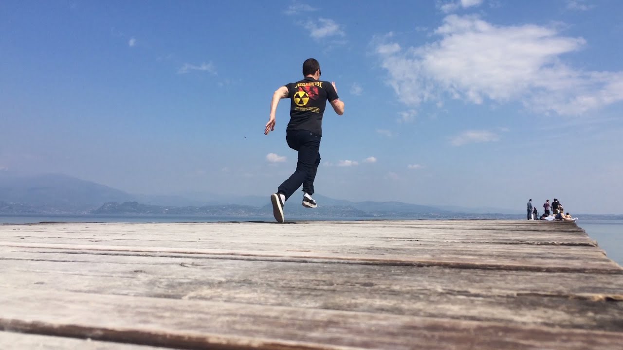 RUN LIKE TOM CRUISE - MALADROIT