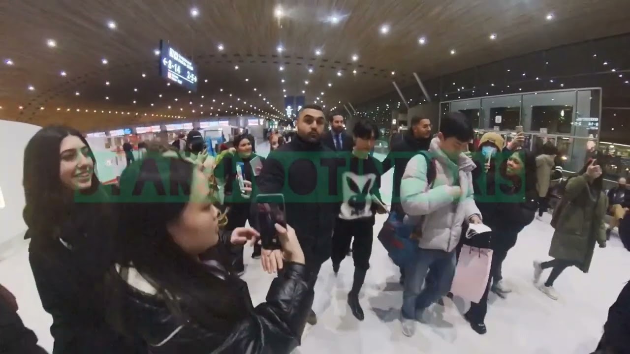 Ten to leave Paris tonight surrounded by his fans
