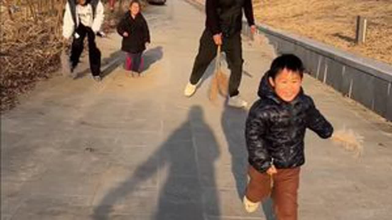 我们一家五口在杭的漂泊生活，如同一叶漂泊的小舟，在生活的浪潮中奋力前行，日子虽累，心里却也藏着暖。最让我庆幸的，是孩子能常伴左右，她们没有成为留守儿童，我也没有留守妇女，不知从何时起，工作的重负...