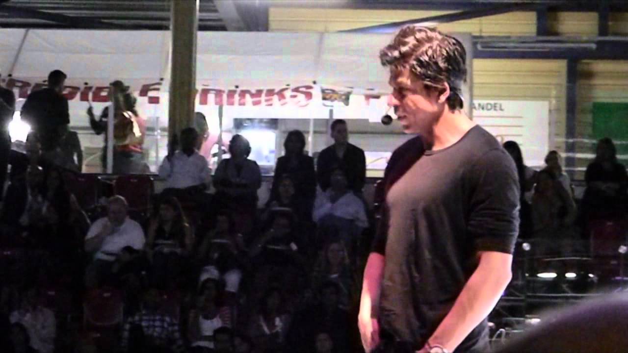 Shahrukh Khan : Good luck for your Knee Surgery and Get well soon