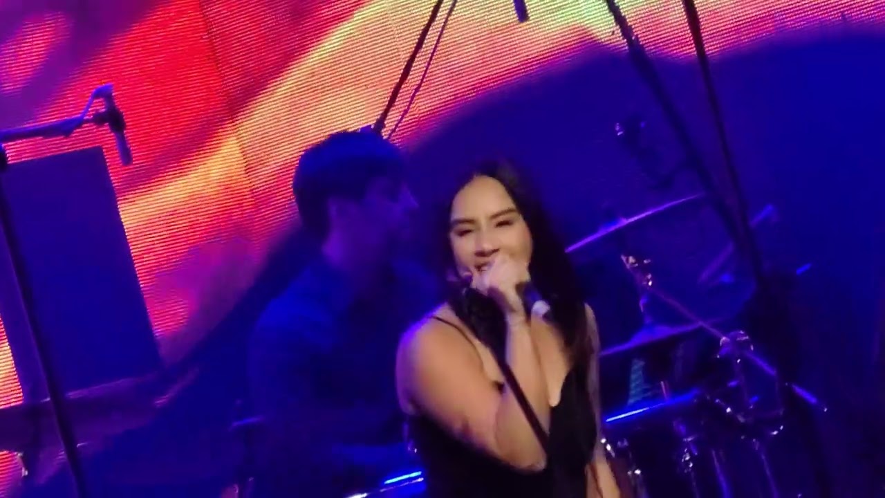 Mojofly Sings MINAMALAS live at 19 East 12282024