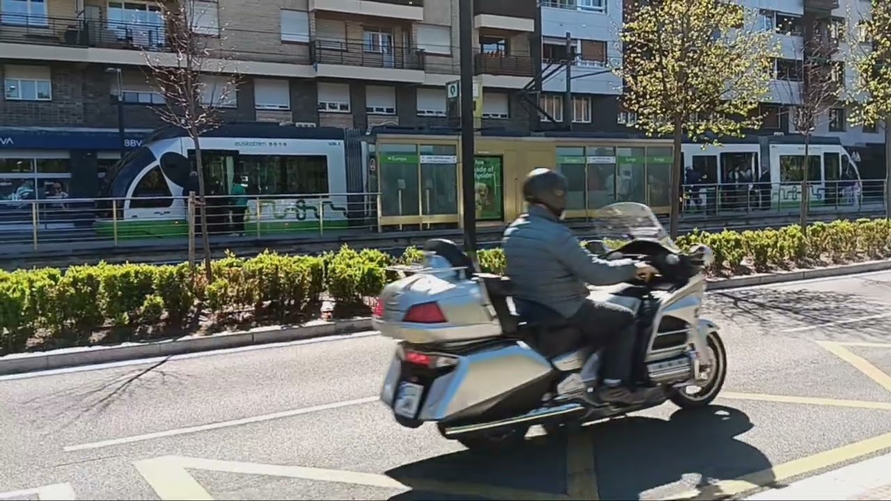 euskotren tranbia Vitoria serie 500 506 con destino salburua