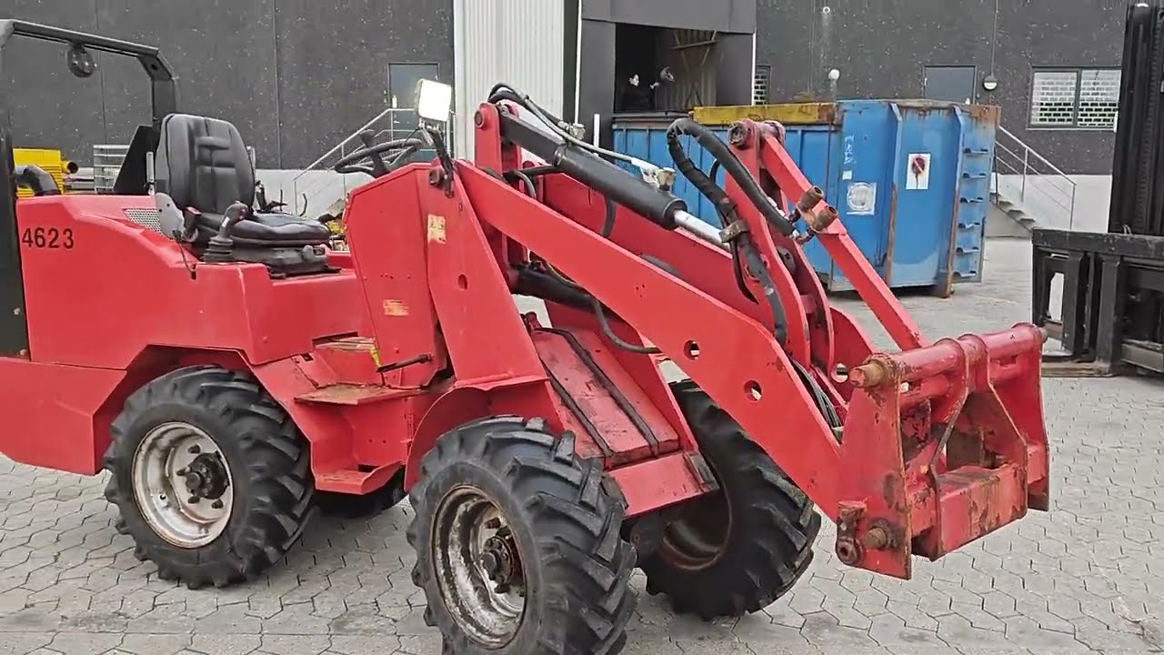 OEHLER knækstyret minilæsser 4 x 4, OL 3600, med ramme med pallegafler og GEHL frontskovl