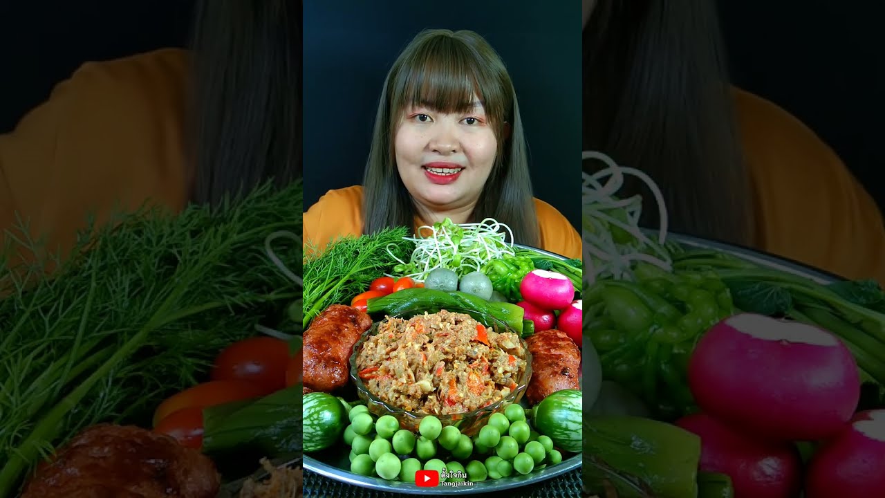 น้ำพริกปลาทู กับ แหนมทอด กินกับข้าวเหนียวและผักมาเป็นสวนกินจนข้าวหมดกระติ๊บอีกแล้ว แซ่บมากๆ