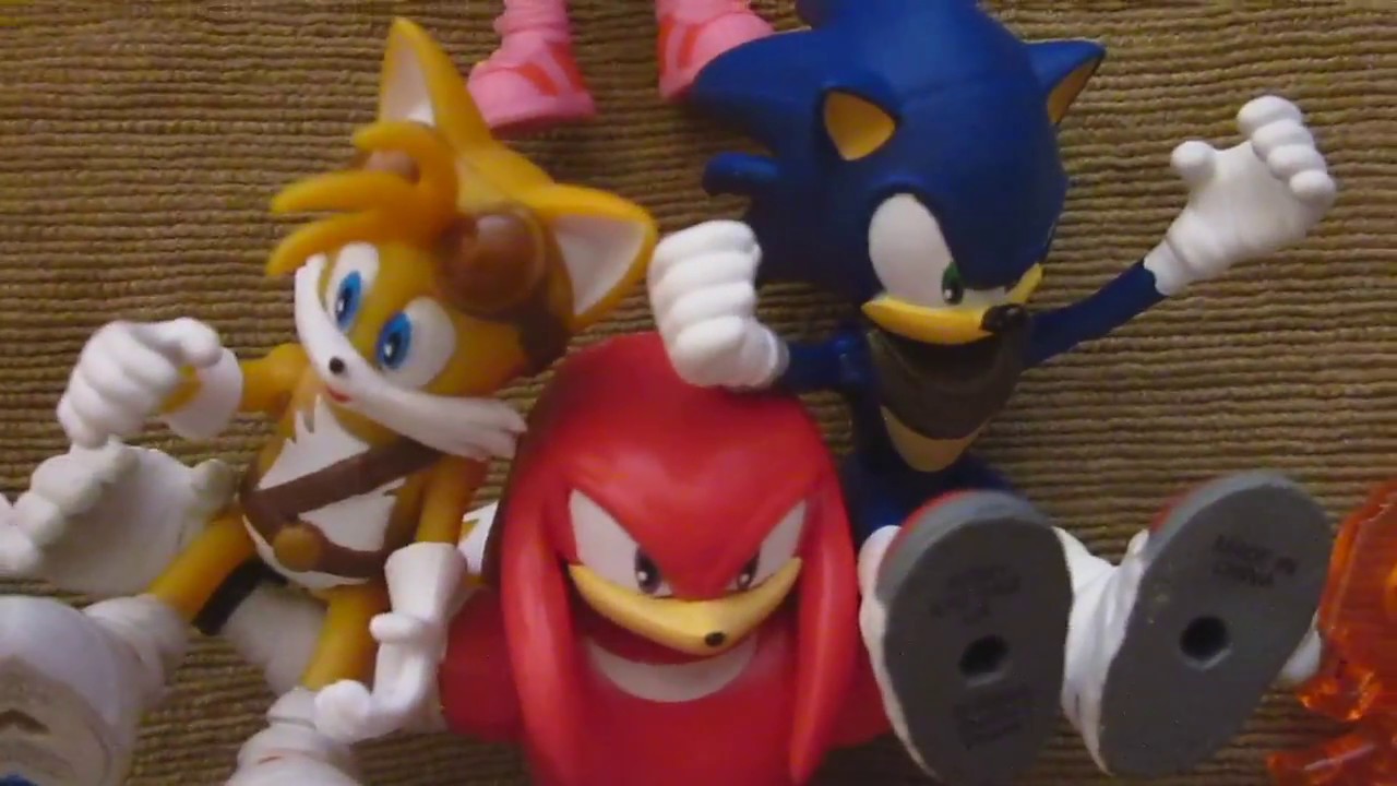 Unboxing Sonic Boom Figures and JazWares Sonic Earbuds