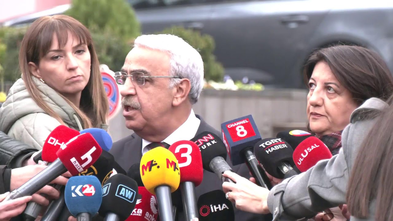 İmralı Heyeti Adalet Bakanlığı ile görüşme sonrası açıklama yapıyor