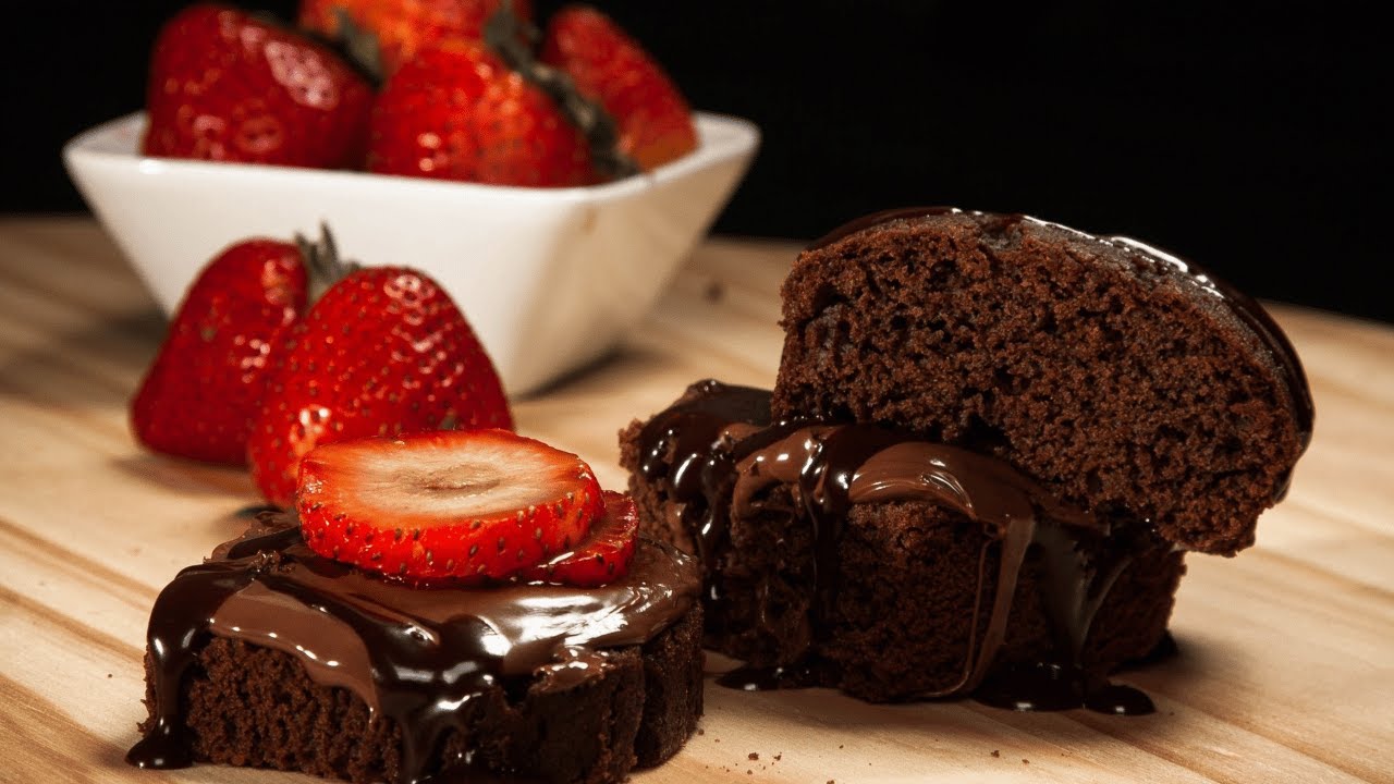 Como Fazer Bolo de Chocolate Gelado - Receita F&aacute;cil e Deliciosa