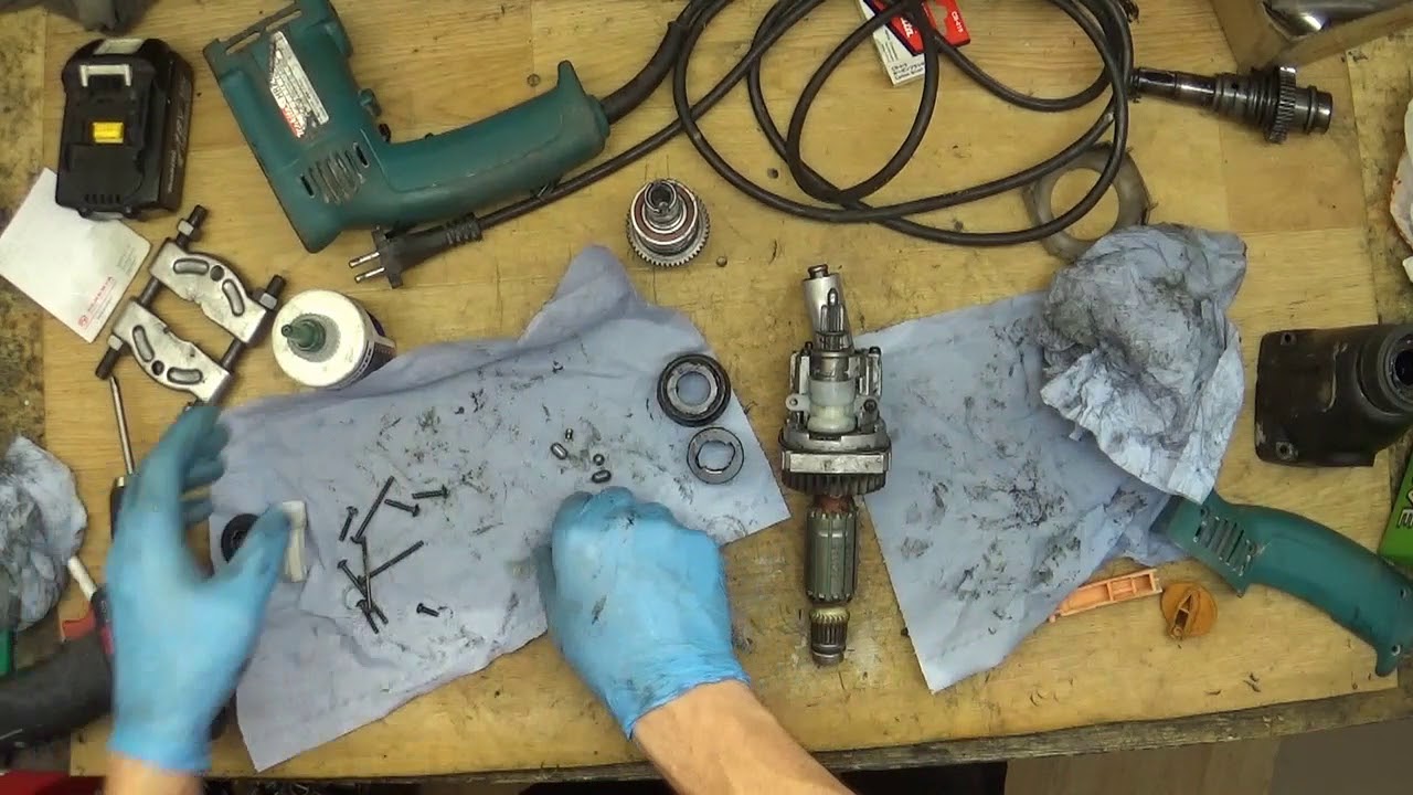 Makita HR2410 старая роторная ударная дрель для сверления, изготовленная в 1998 году