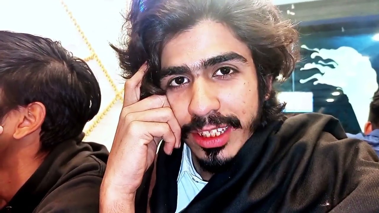 We are going hadiq resturant,,,aj sab classfellow sath thy buhat maza aya😘🔥