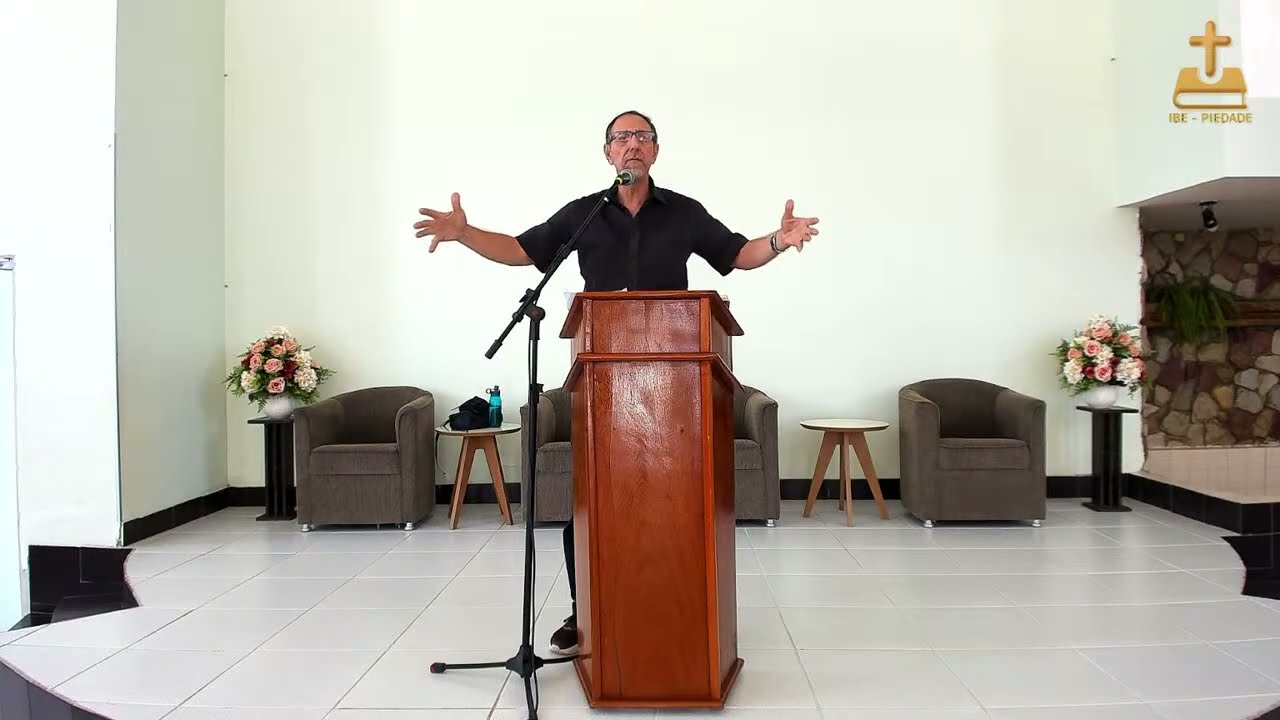 Deus expôe a limitação do conhecimento de Jó