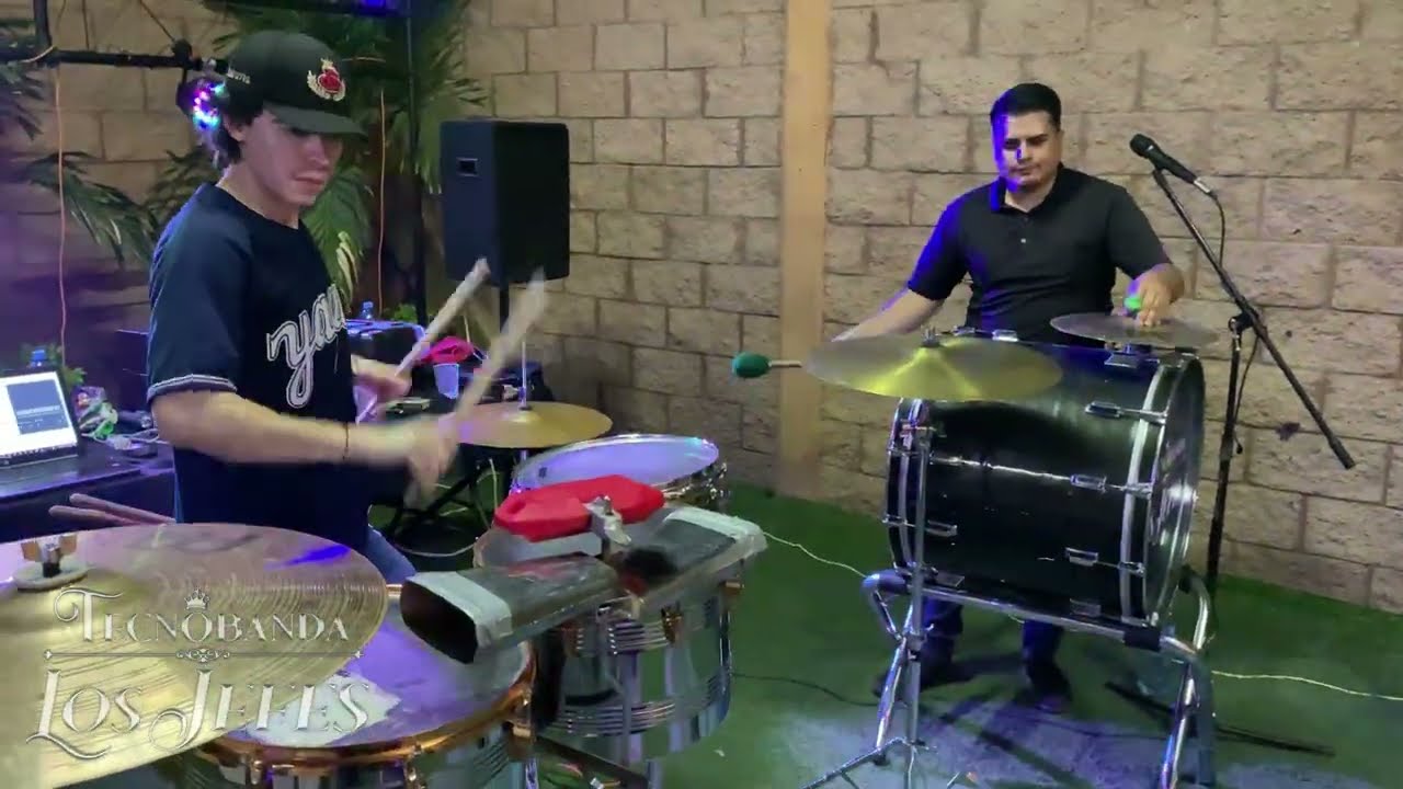 Tecnobanda Los Jefes - La Que No Sabe Bailar (Tarolas y Tambora Cover)