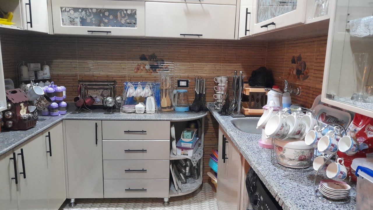 شقه العروسه النيش والبار والمطبخ و اطقم الحلل والزجاج والسجاد والنجف واوضه الاطفال والركنه حاجه ايه💪