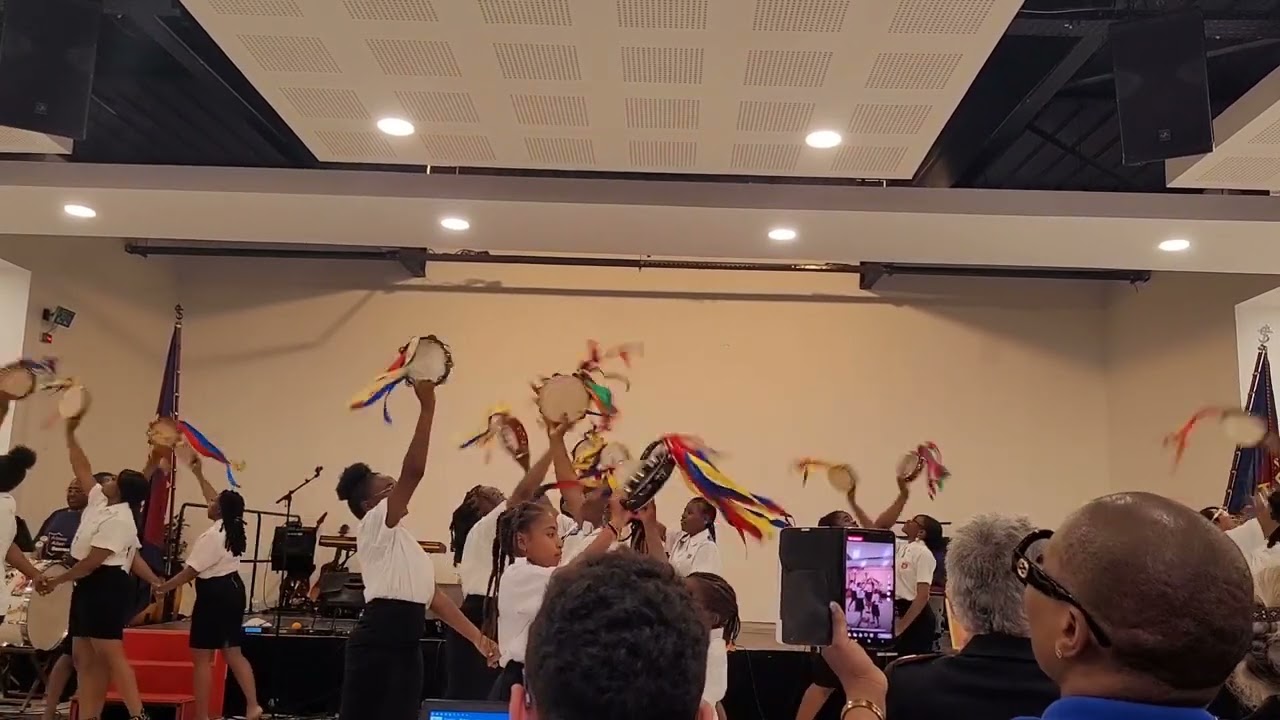 Armée du salut France,  festival tropical.  Tambourinaires du poste de Boulogne-Billancourt.