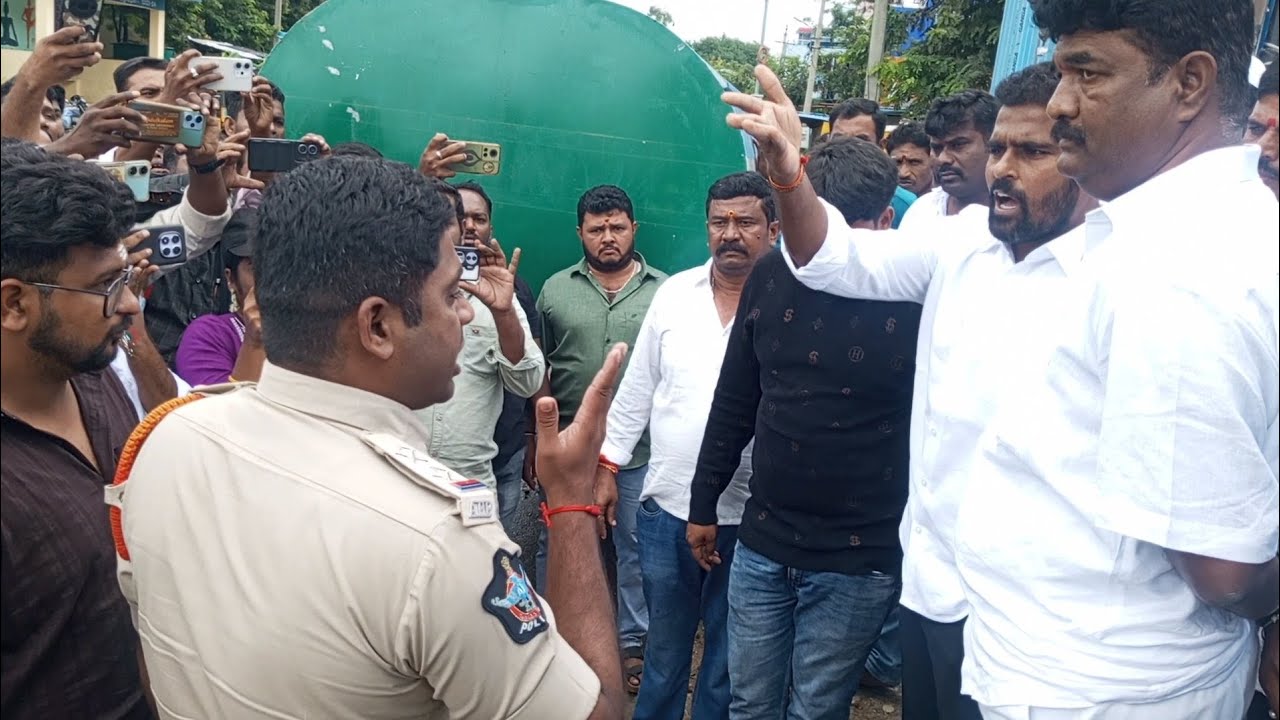 అక్రమ కట్టడాల పర్యవేక్షణలో ఎక్స్ ఎమ్మెల్యే వెంకట గౌడ|Police vs ycp|Palamaneru 