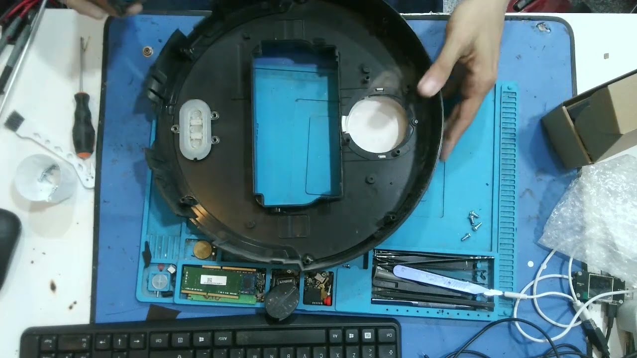 ¿ Cómo cambiar la batería de un Cecotec Conga Serie 3090 ?